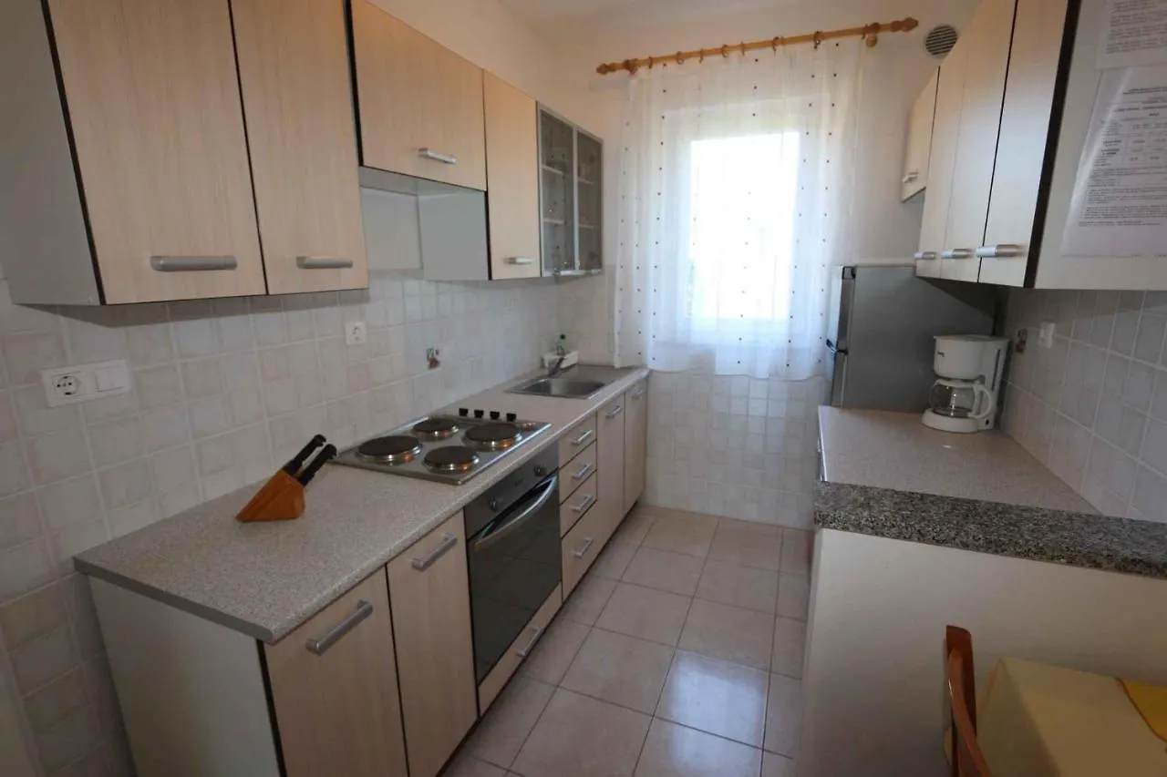 Apartment In Silo/Insel Krk 13582
